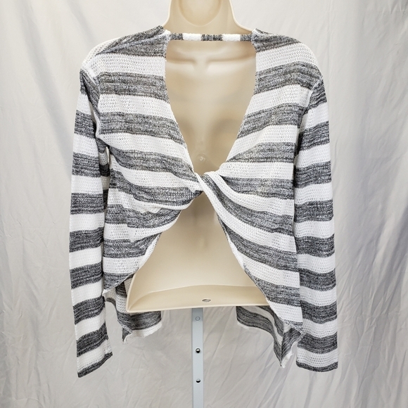 Steve Madden twist back pullover sweater size medium - Picture 2 of 10